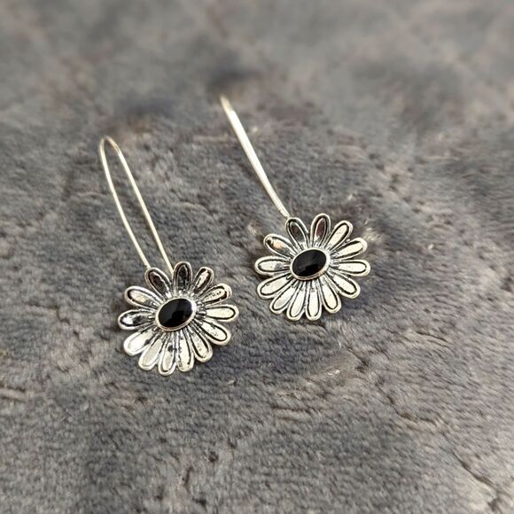 Jewelry - Darling Silvertone Daisy Dangle Pierced Earring  w/ Black Stone Center